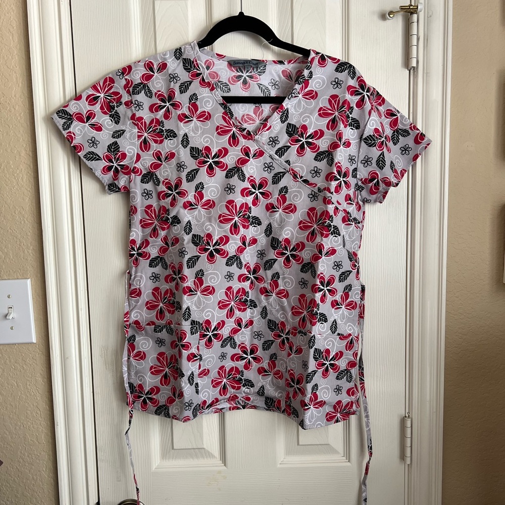 Flower scrub top v-neck